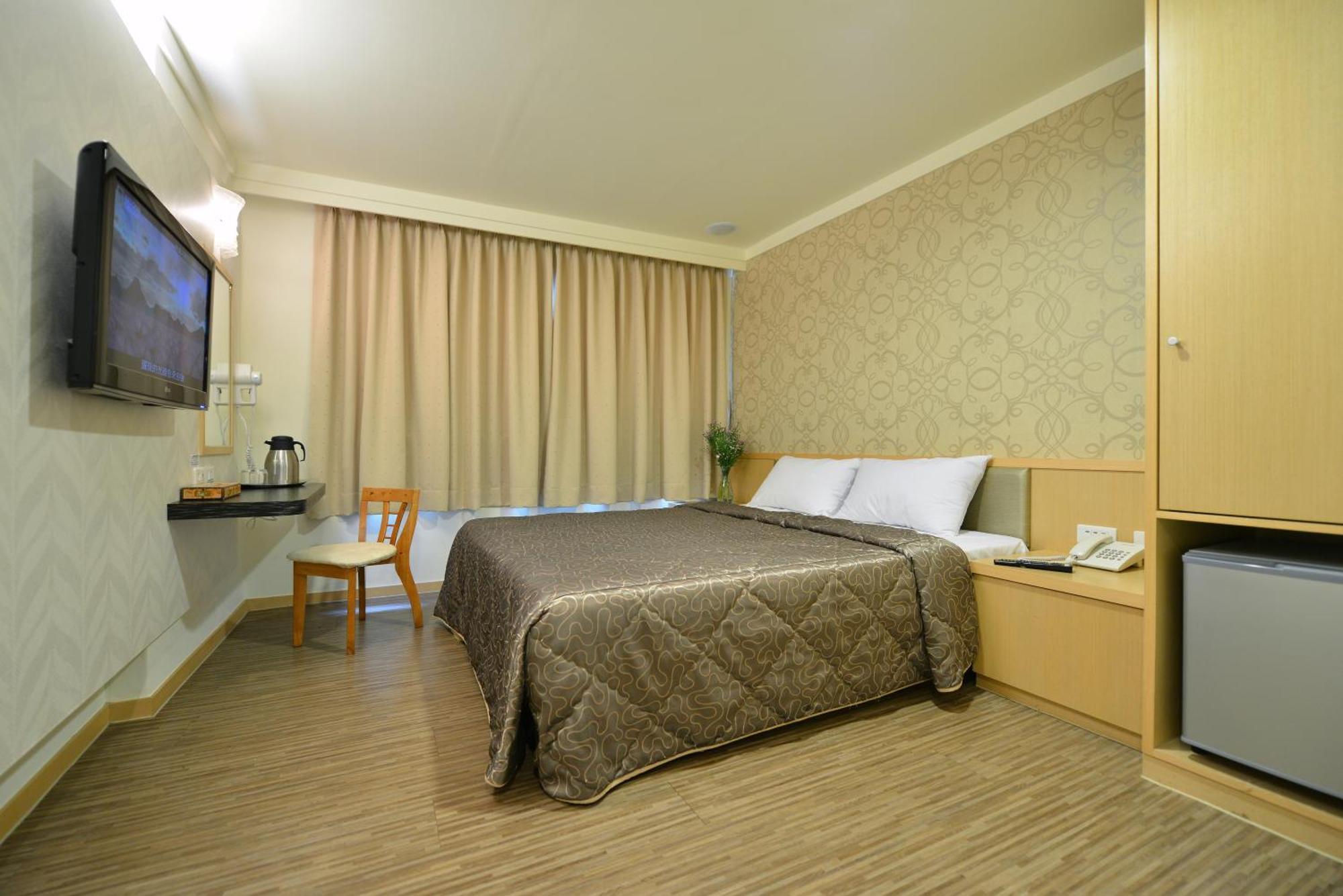 Ing Wang Hotel Тайнань Экстерьер фото
